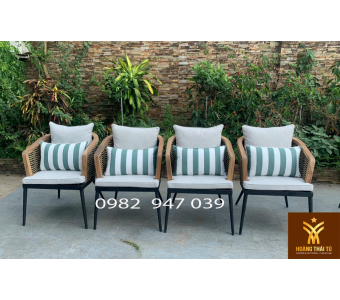 ban-ghe-cafe-ngoai-troi-gia-may-kn22